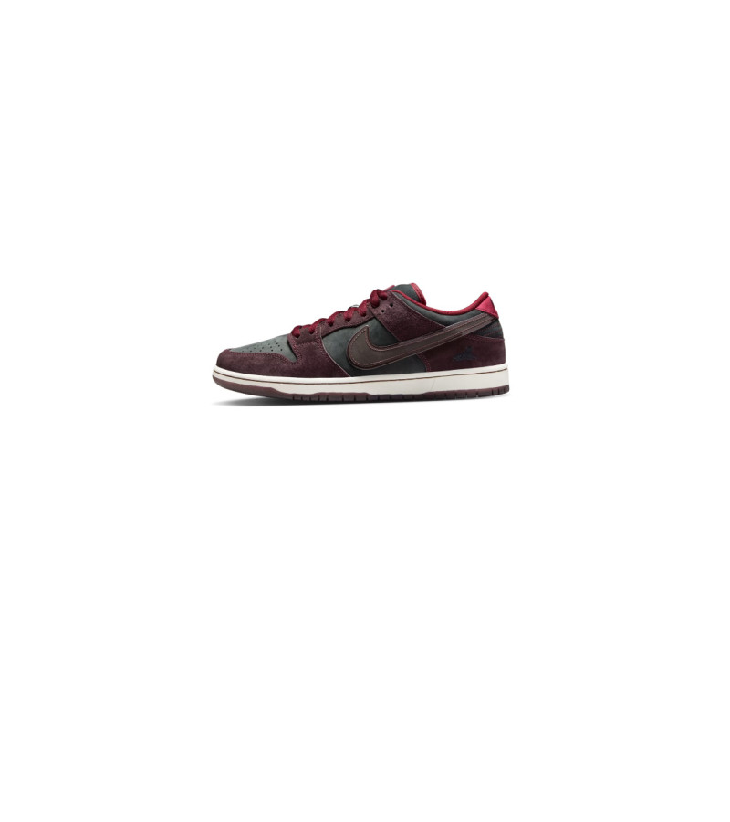SB Dunk Low Riot Skateshop